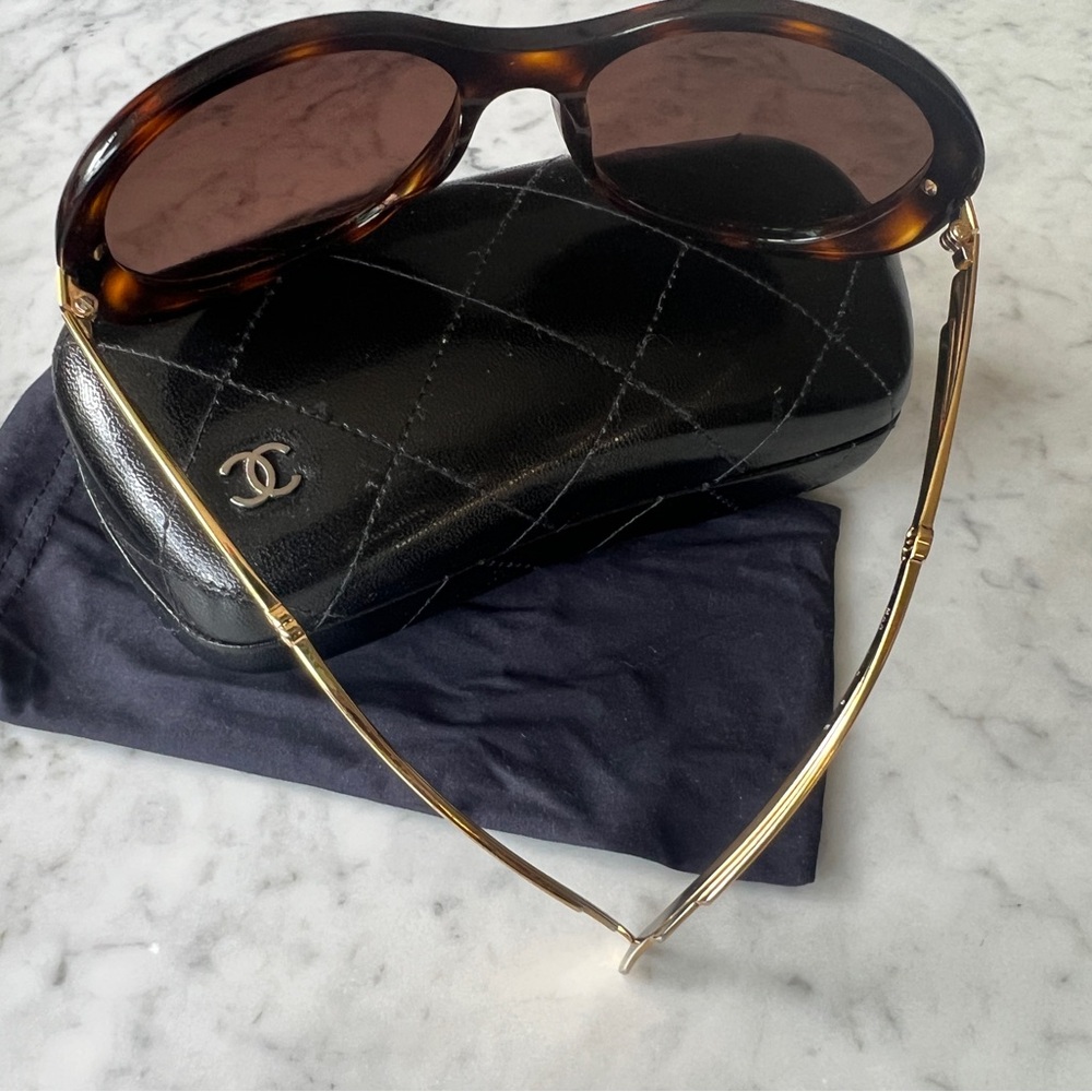 Chanel - Picture 6 of 7